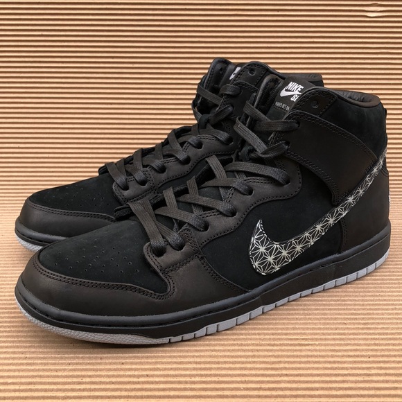 black bar nike sb